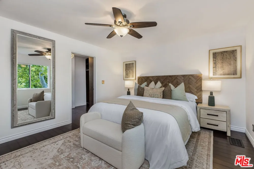 686 San Juan Avenue Venice, CA 90291