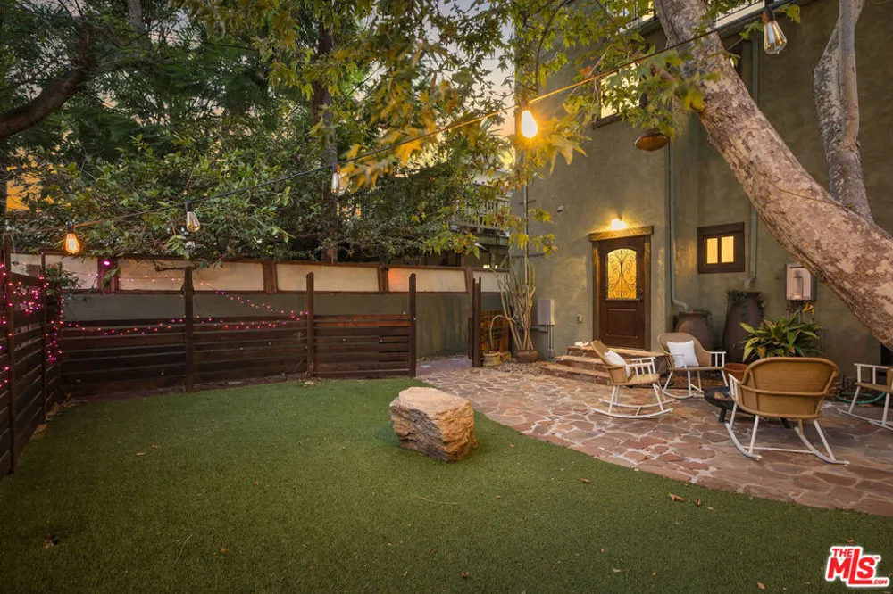 686 San Juan Avenue Venice, CA 90291