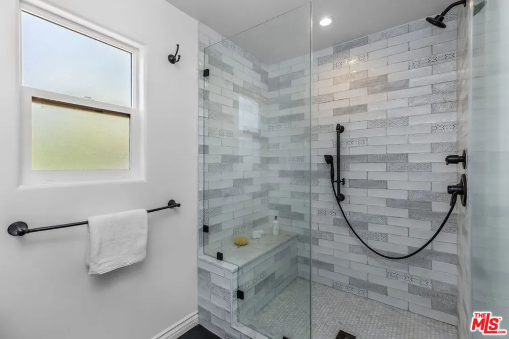 686 San Juan Avenue Venice, CA 90291