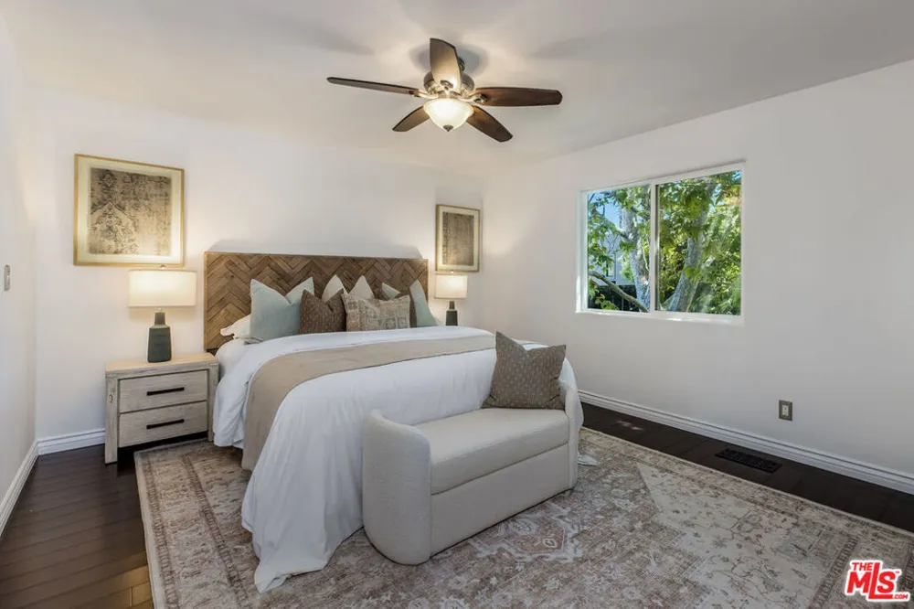 686 San Juan Avenue Venice, CA 90291