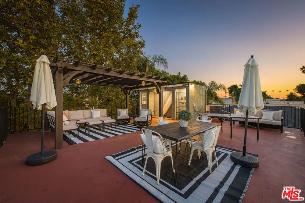 686 San Juan Avenue Venice, CA 90291