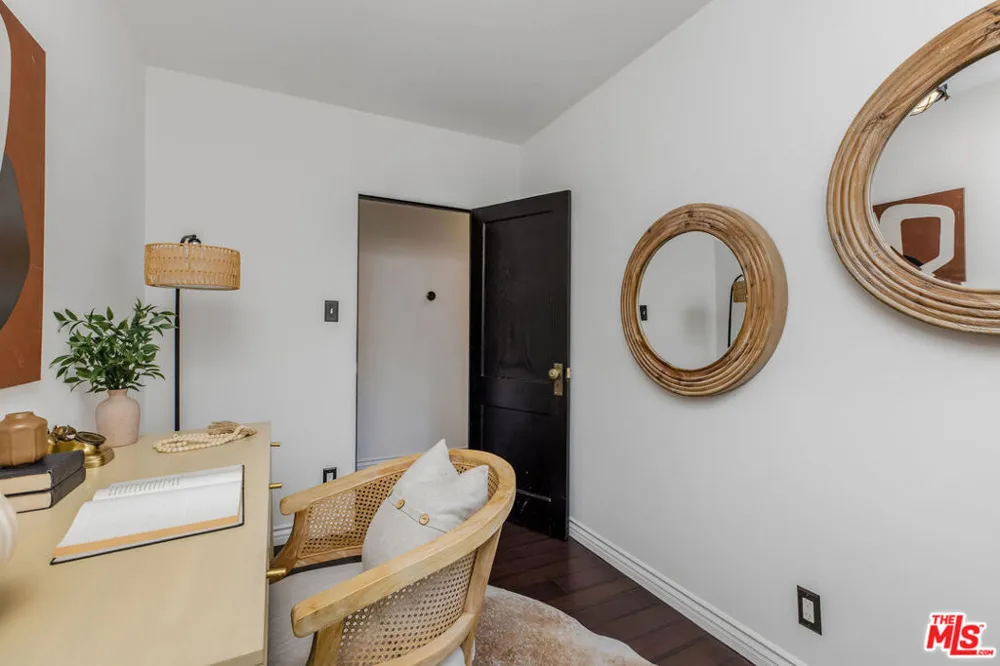 686 San Juan Avenue Venice, CA 90291