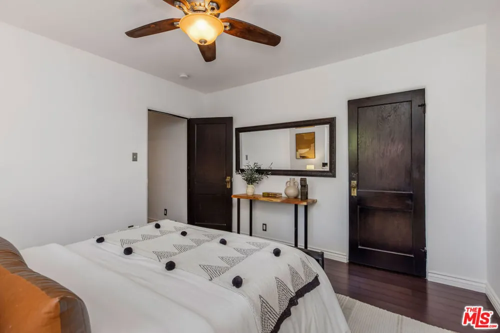 686 San Juan Avenue Venice, CA 90291