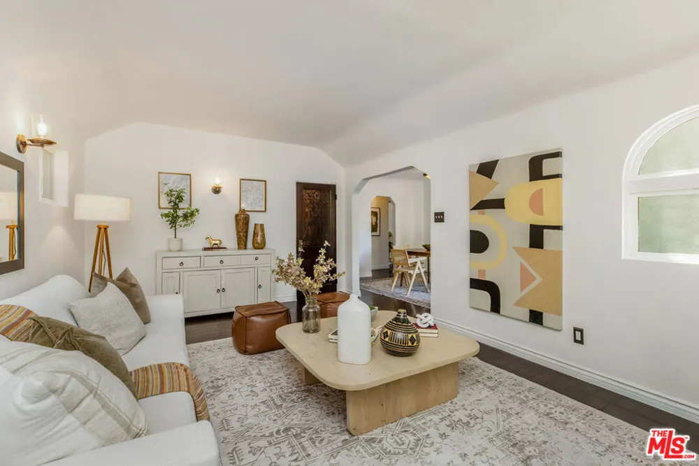 686 San Juan Avenue Venice, CA 90291