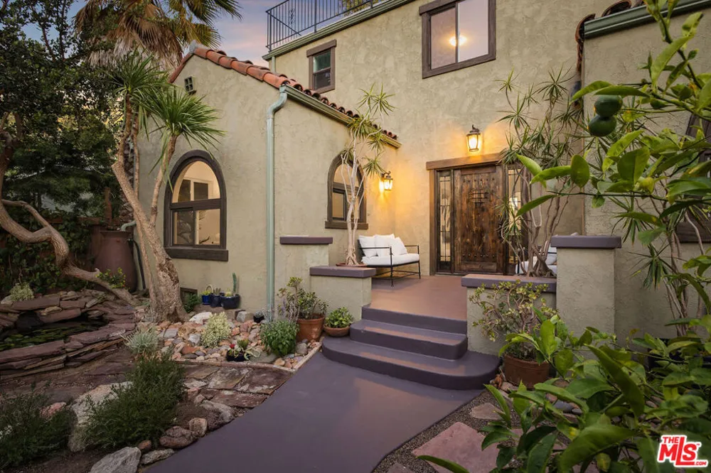 686 San Juan Avenue Venice, CA 90291