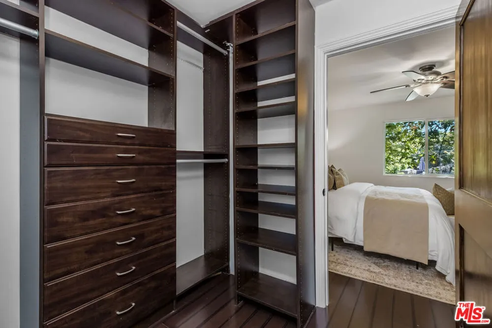 686 San Juan Avenue Venice, CA 90291