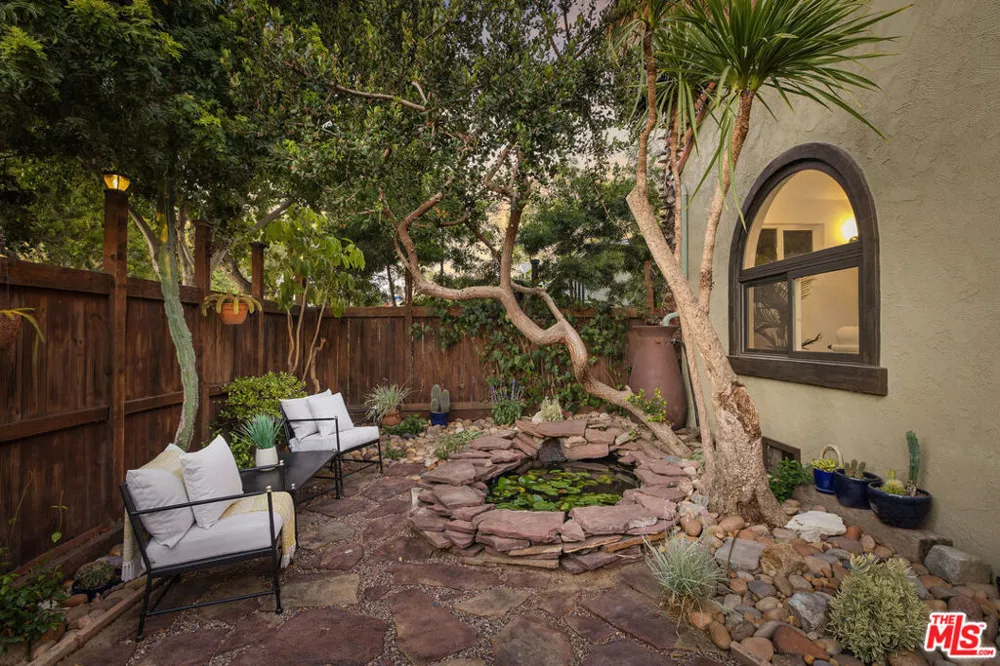 686 San Juan Avenue Venice, CA 90291