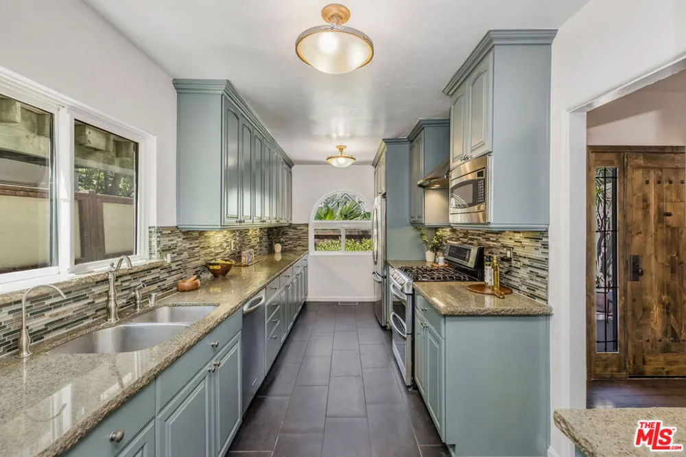 686 San Juan Avenue Venice, CA 90291