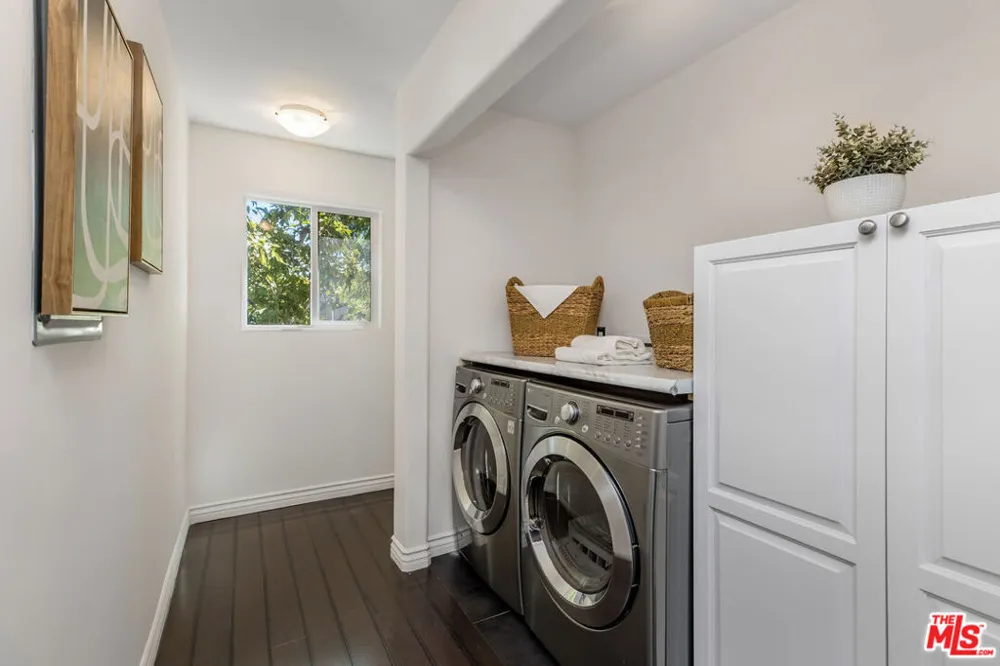 686 San Juan Avenue Venice, CA 90291