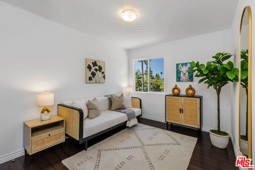 686 San Juan Avenue Venice, CA 90291
