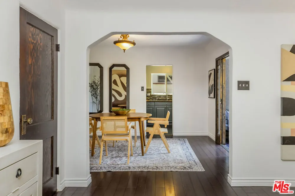 686 San Juan Avenue Venice, CA 90291