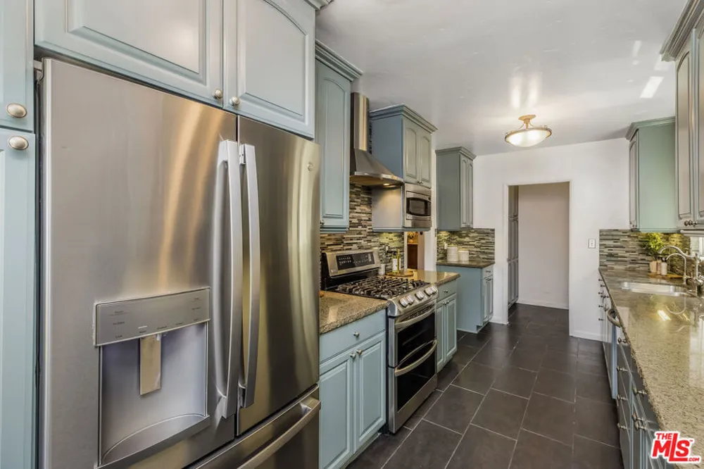 686 San Juan Avenue Venice, CA 90291