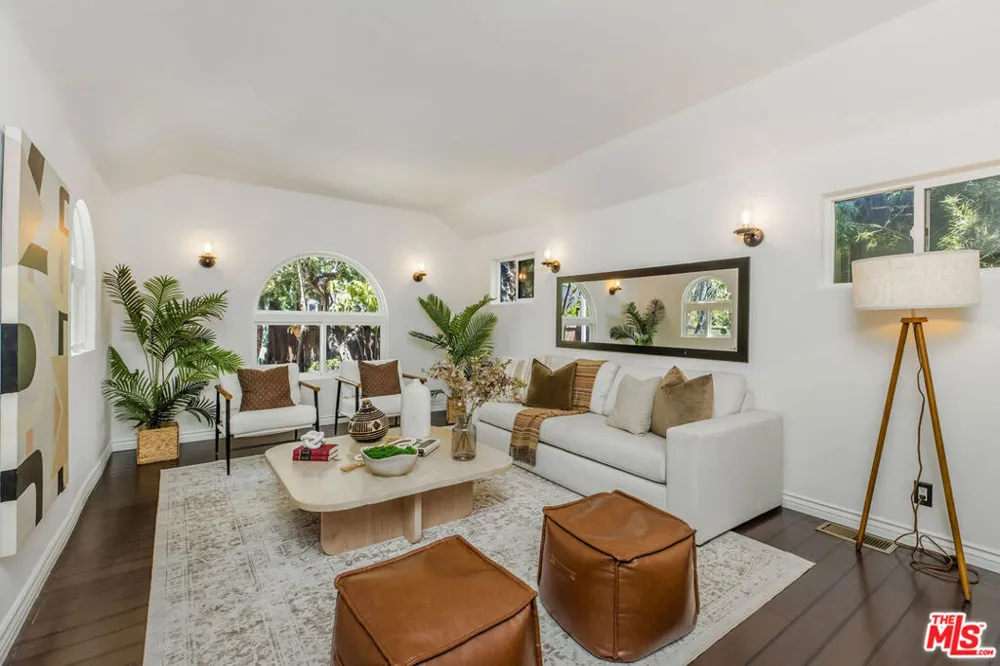 686 San Juan Avenue Venice, CA 90291
