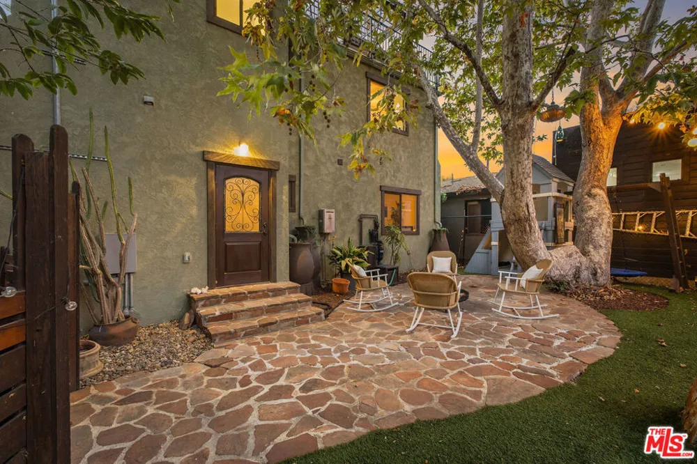 686 San Juan Avenue Venice, CA 90291