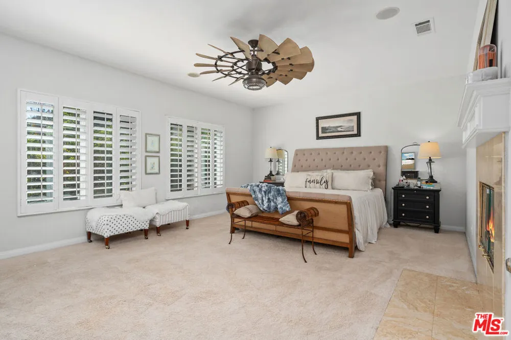 186 Royal London Court Lake Sherwood, CA 91361