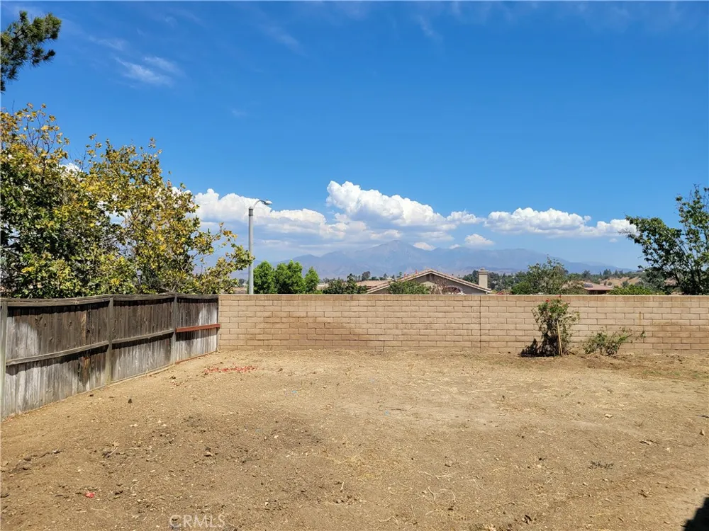 26585 Amherst Court Loma Linda, CA 92354