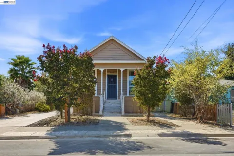 22729 Yolo St