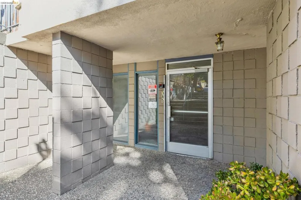 385 Jayne Ave #301 Oakland, CA 94610