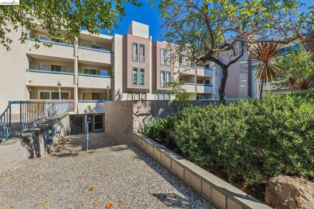 385 Jayne Ave #301 Oakland, CA 94610