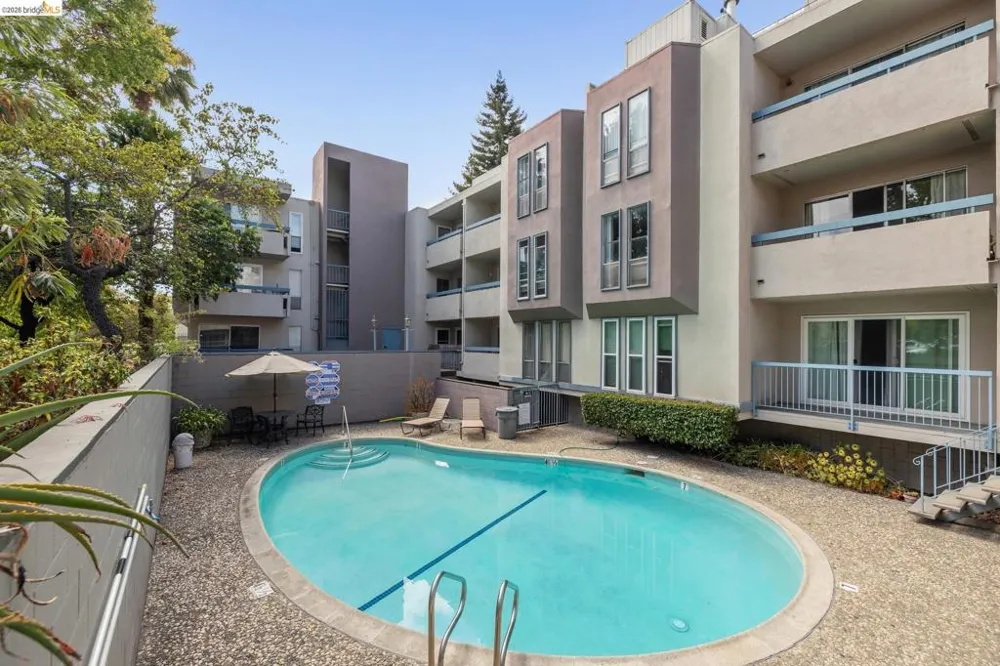 385 Jayne Ave #301 Oakland, CA 94610