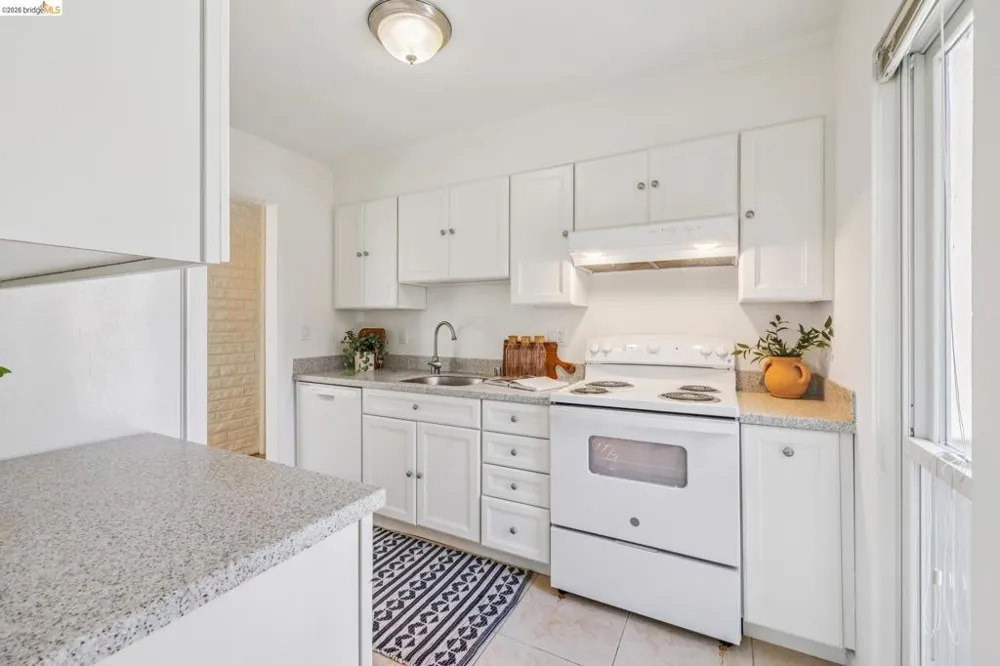 385 Jayne Ave #301 Oakland, CA 94610