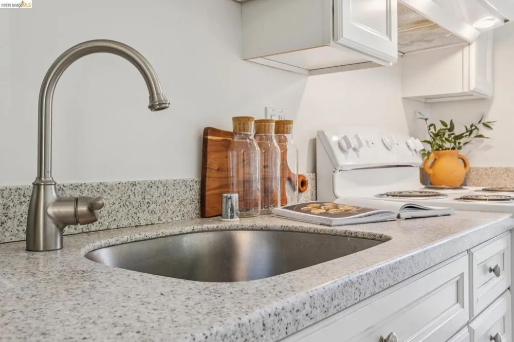 385 Jayne Ave #301 Oakland, CA 94610