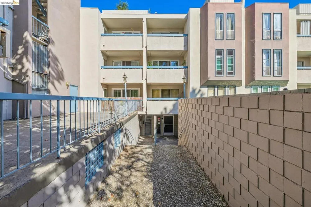 385 Jayne Ave #301 Oakland, CA 94610