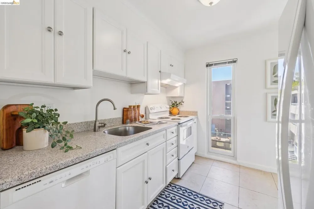 385 Jayne Ave #301 Oakland, CA 94610