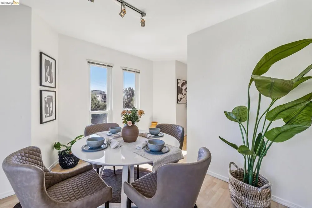 385 Jayne Ave #301 Oakland, CA 94610