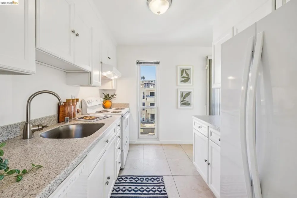 385 Jayne Ave #301 Oakland, CA 94610