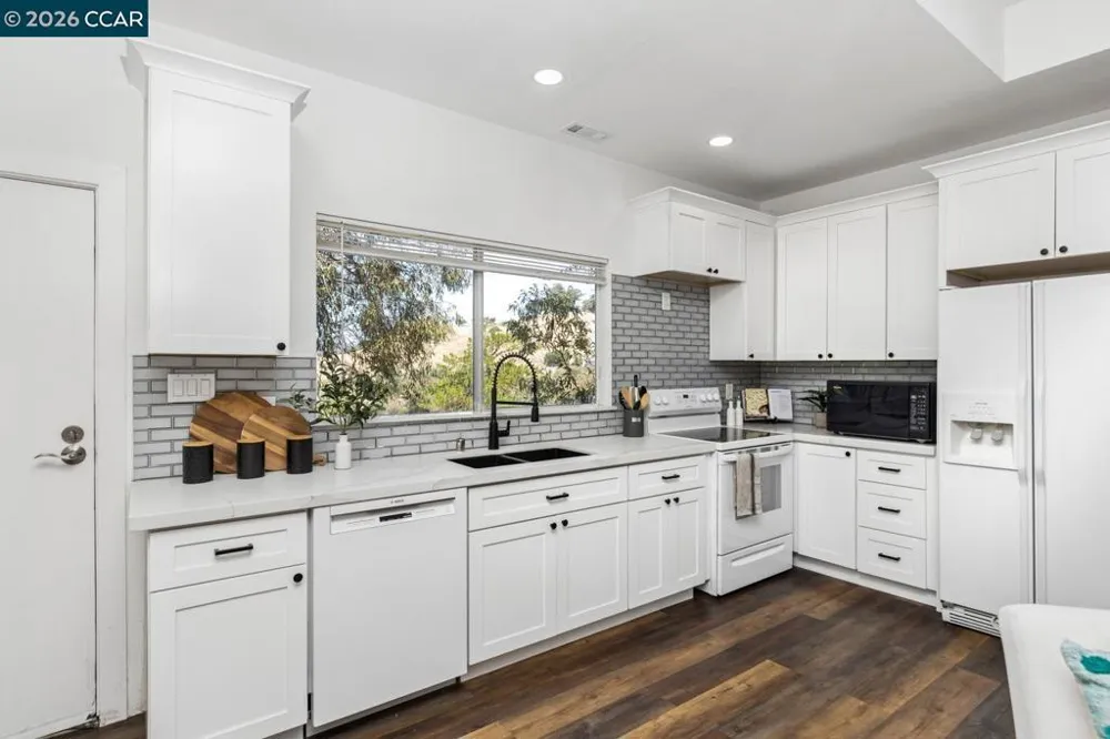 16 Ruth Court Lafayette, CA 94549