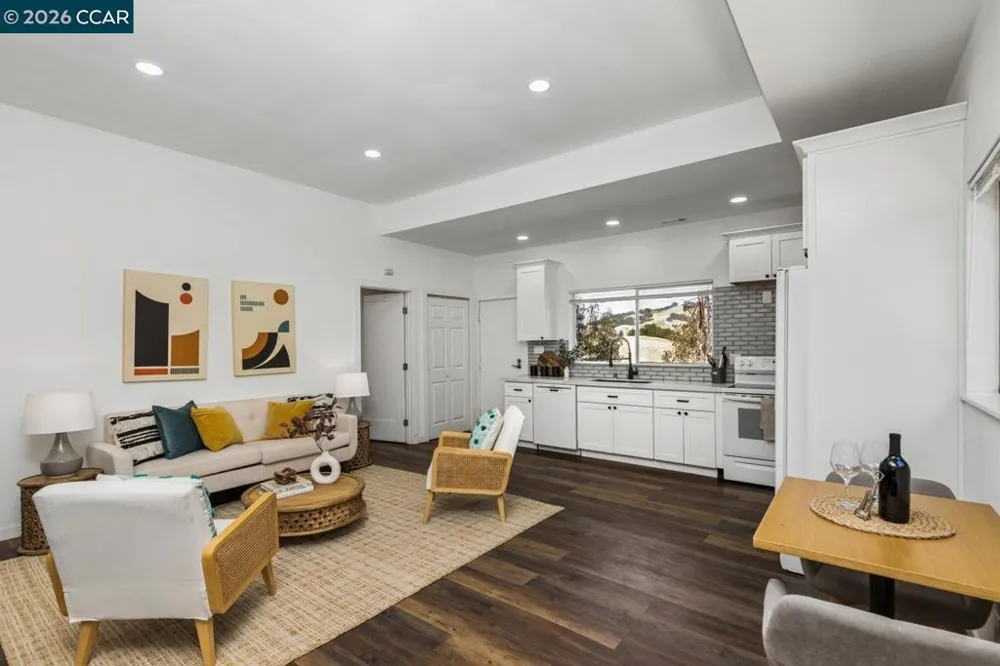 16 Ruth Court Lafayette, CA 94549