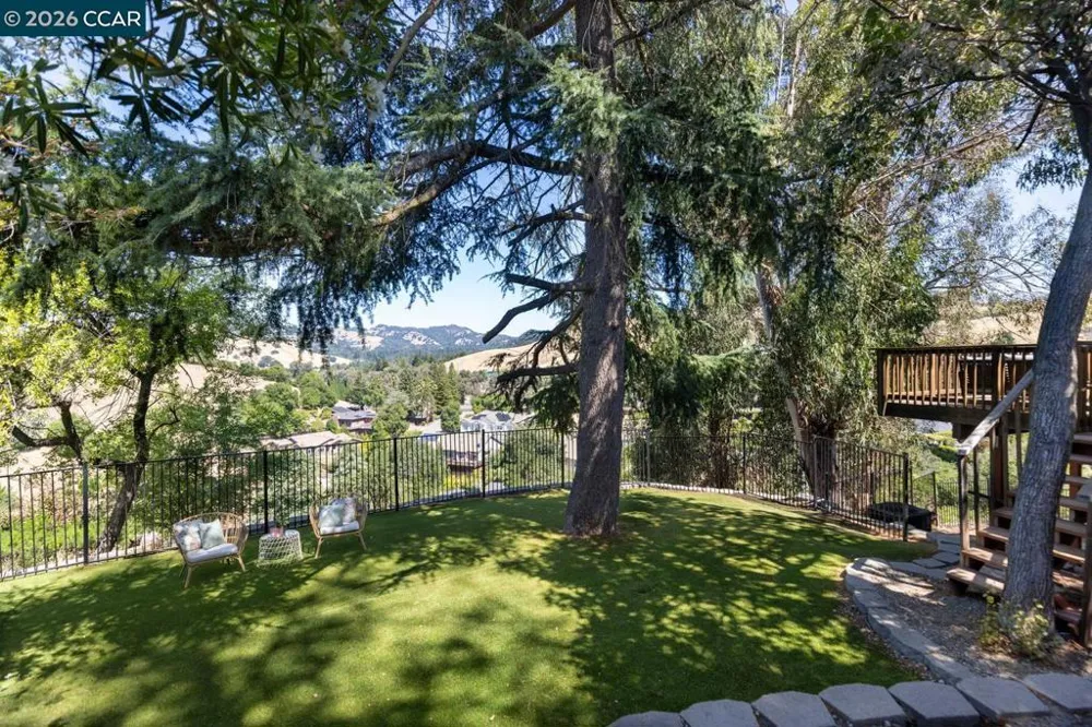 16 Ruth Court Lafayette, CA 94549