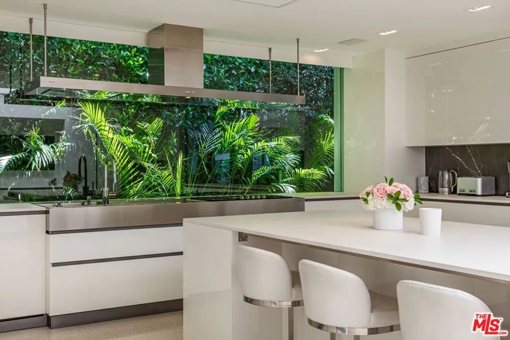 630 Clinton Place Beverly Hills, CA 90210