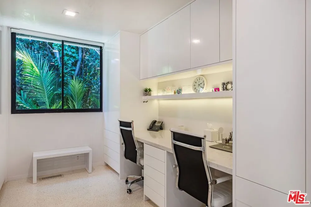 630 Clinton Place Beverly Hills, CA 90210