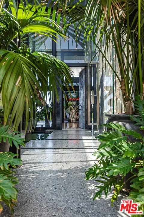630 Clinton Place Beverly Hills, CA 90210
