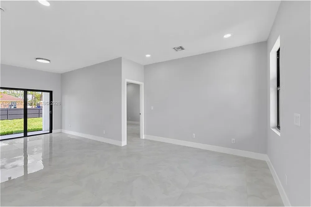 3006 39th ST SW Lehigh Acres, FL 33976