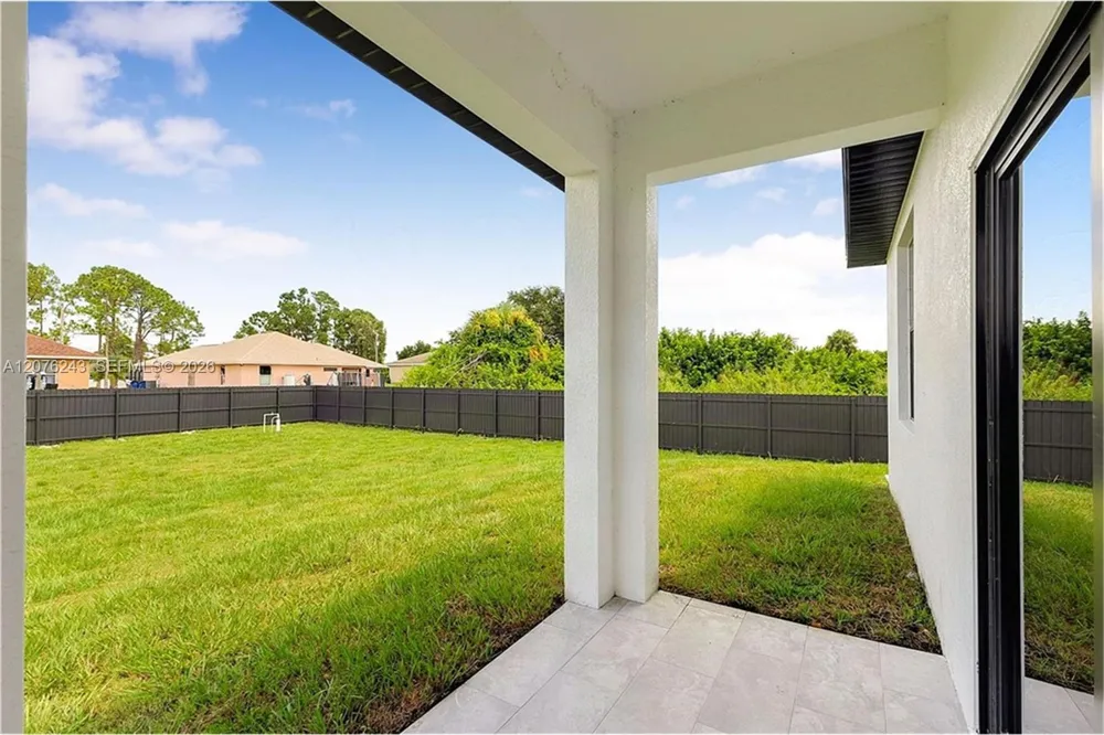 3006 39th ST SW Lehigh Acres, FL 33976