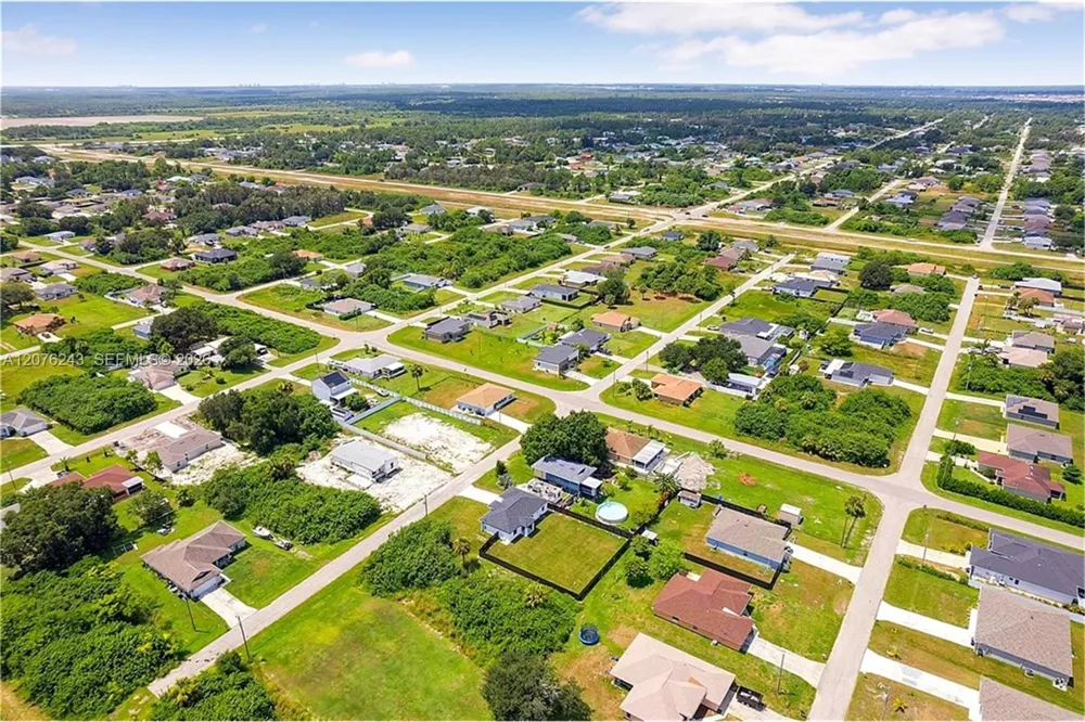 3006 39th ST SW Lehigh Acres, FL 33976