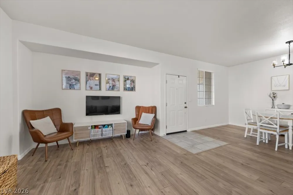 1617 Queen Victoria Street #102 Las Vegas, NV 89144