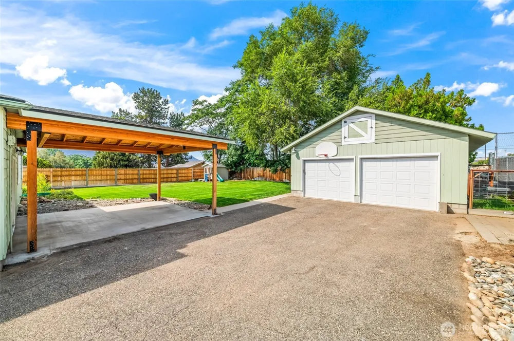 225 SE 1st Street East Wenatchee, WA 98802