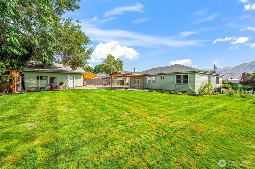 225 SE 1st Street East Wenatchee, WA 98802