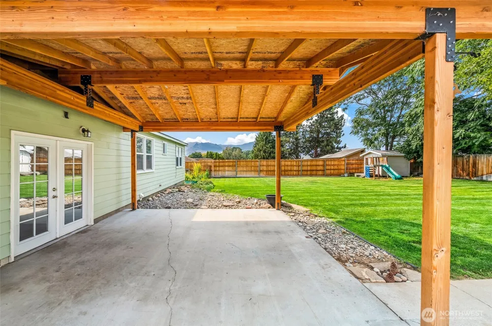 225 SE 1st Street East Wenatchee, WA 98802