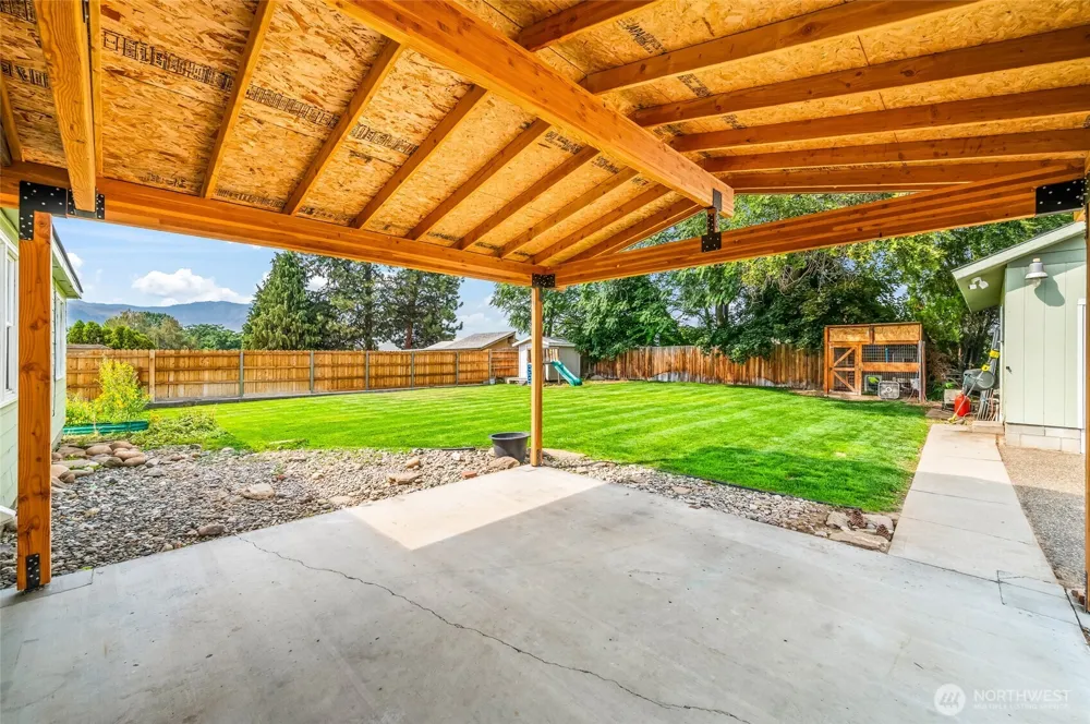 225 SE 1st Street East Wenatchee, WA 98802
