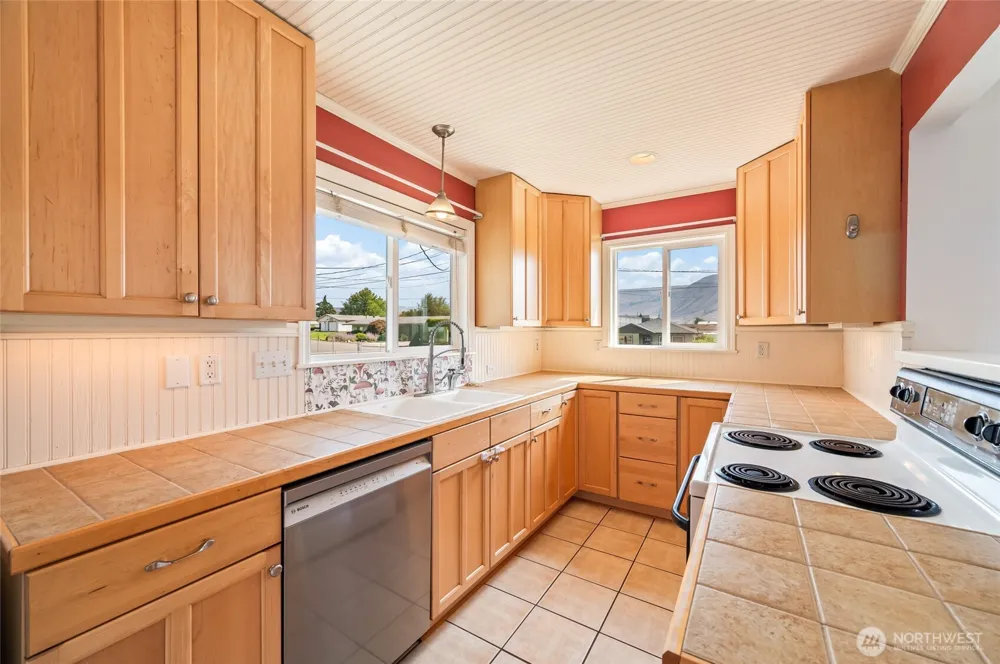 225 SE 1st Street East Wenatchee, WA 98802