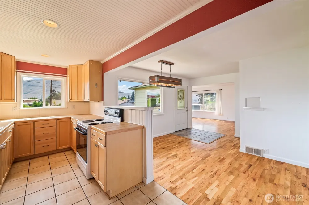 225 SE 1st Street East Wenatchee, WA 98802
