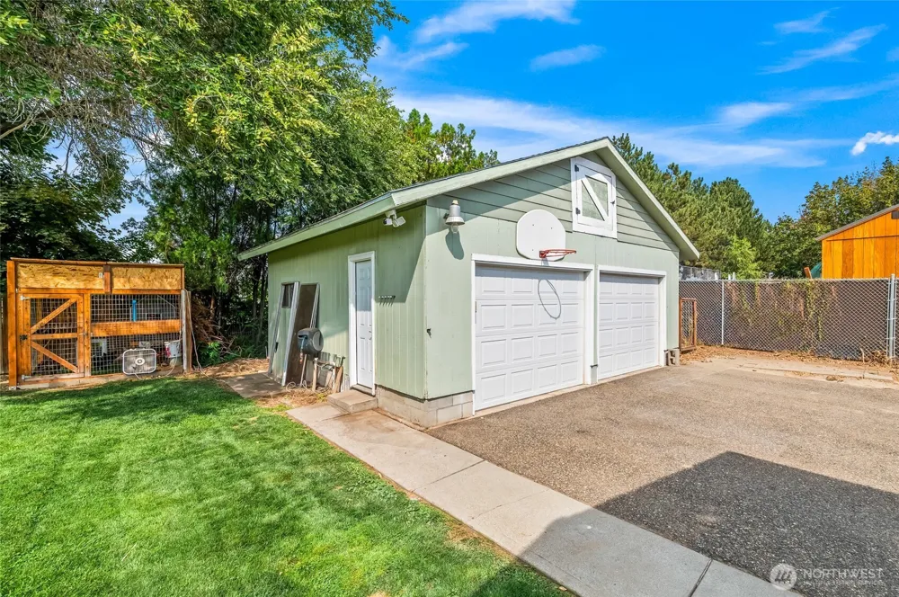 225 SE 1st Street East Wenatchee, WA 98802