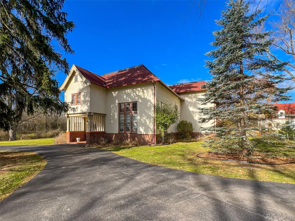 5044 Charing Cross Road Bloomfield Hills City, MI 48304
