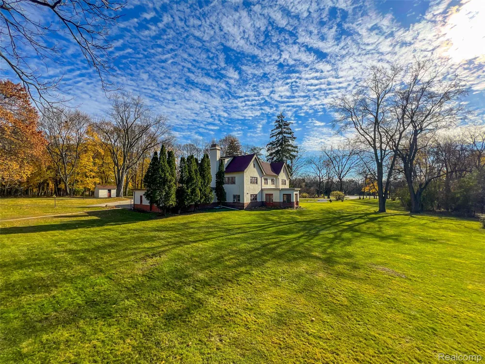 5044 Charing Cross Road Bloomfield Hills City, MI 48304