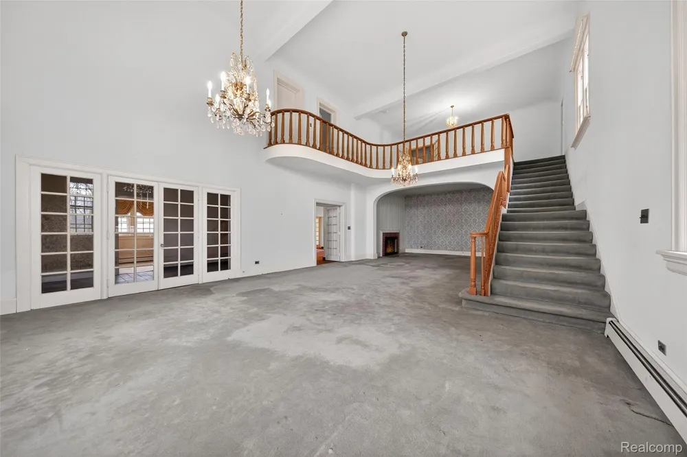 5044 Charing Cross Road Bloomfield Hills City, MI 48304
